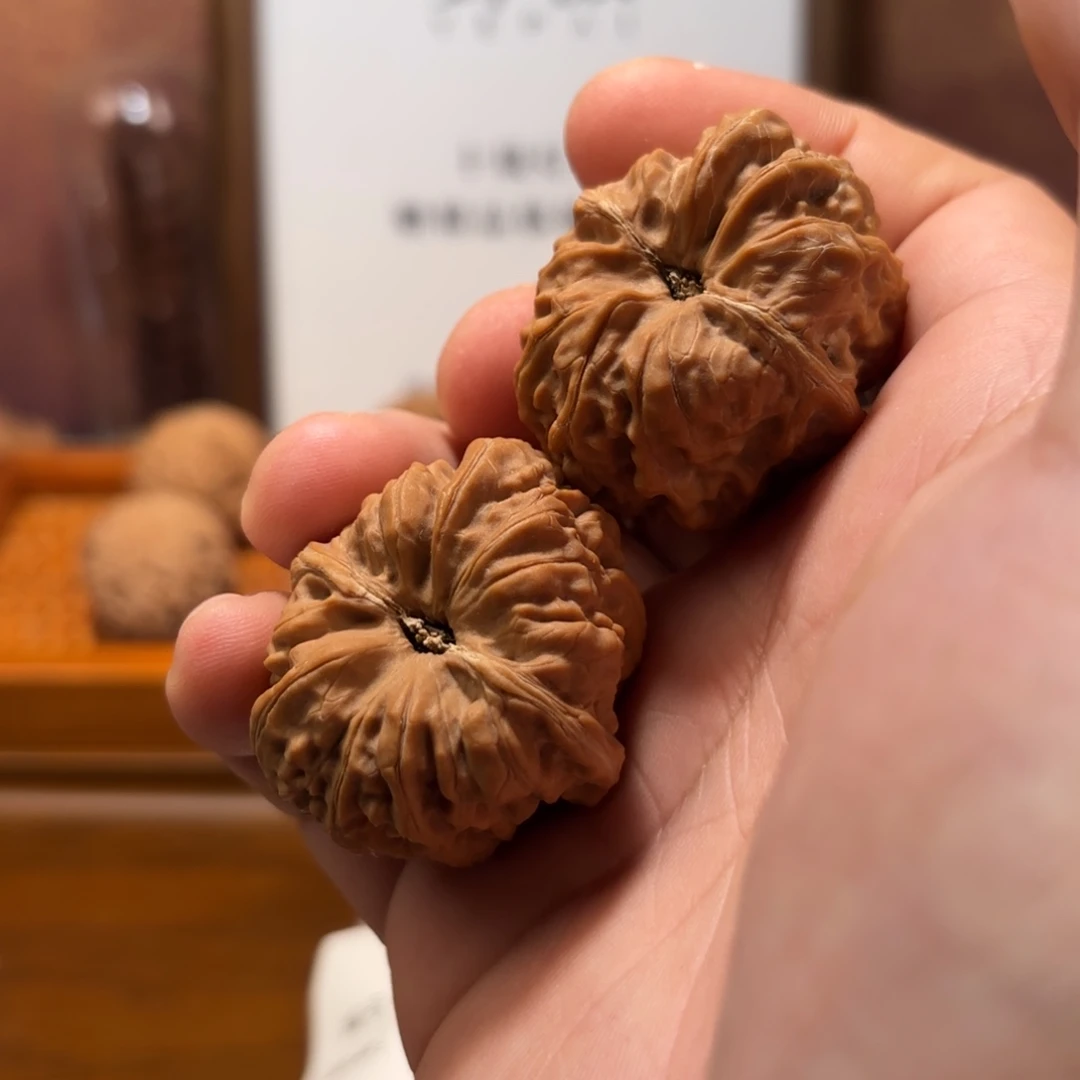 文玩核桃吊坠平谷凹底Q5644