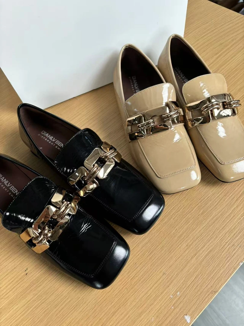 方头真皮亮面金属扣乐福鞋31146580