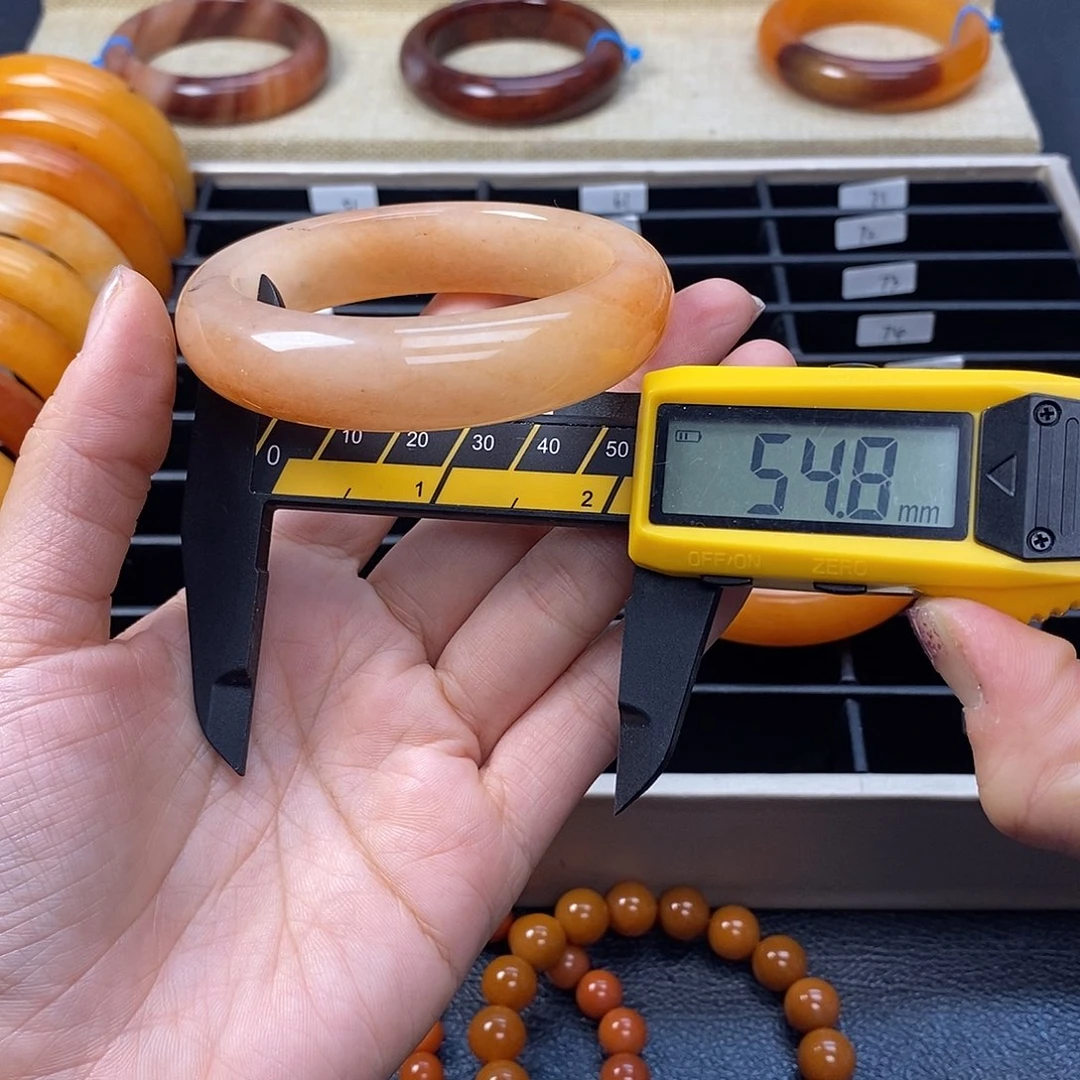 未镶嵌石英质玉（黄龙玉）手镯50号