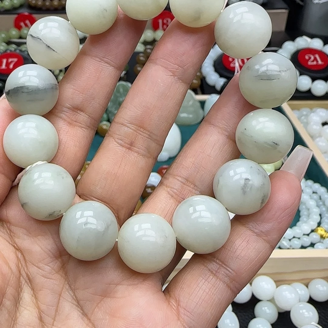 江***师未镶嵌手链和田玉