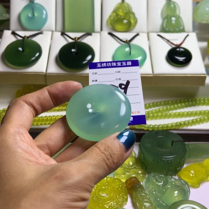 【闪购商品】蛇纹石玉未镶嵌颈饰卖****叉