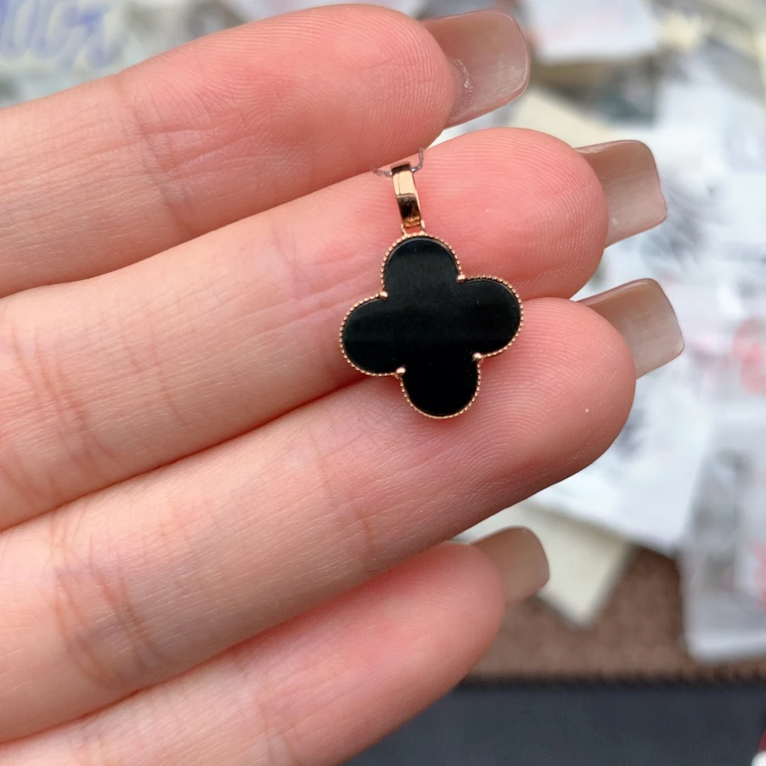 18K金镶嵌挂件翡翠