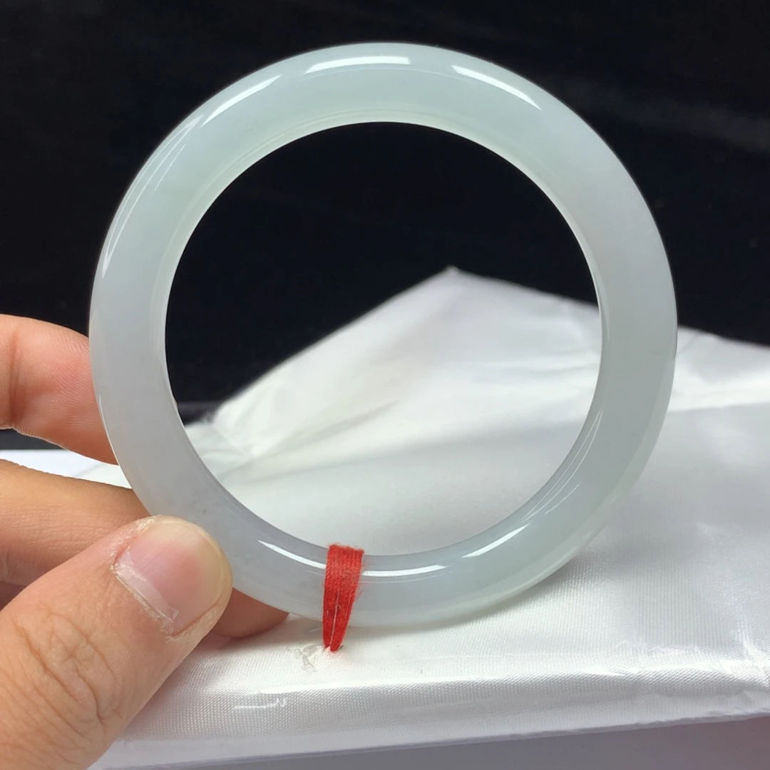 翡翠手镯（圆镯）未镶嵌56.5