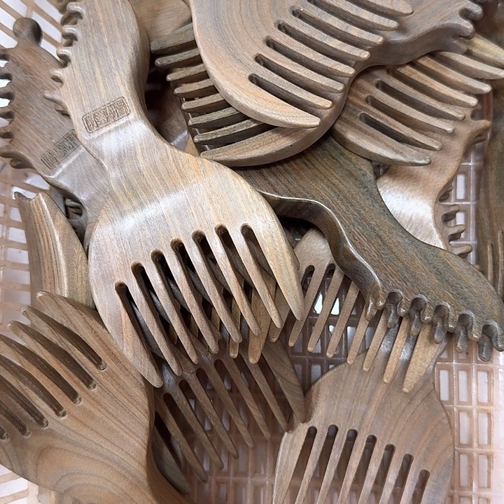 绿檀木凤凰梳子微瑕疵