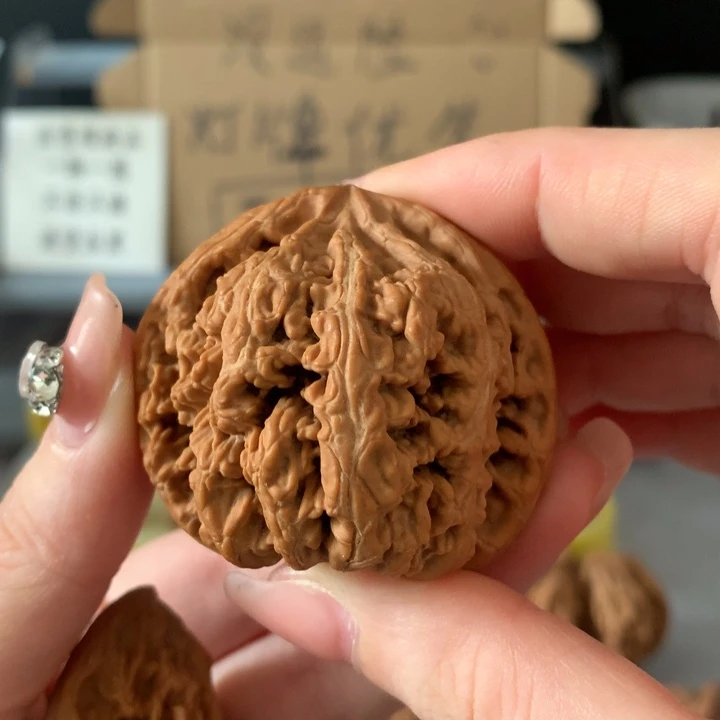 刚***好吊坠文玩核桃异形单只，有瑕疵