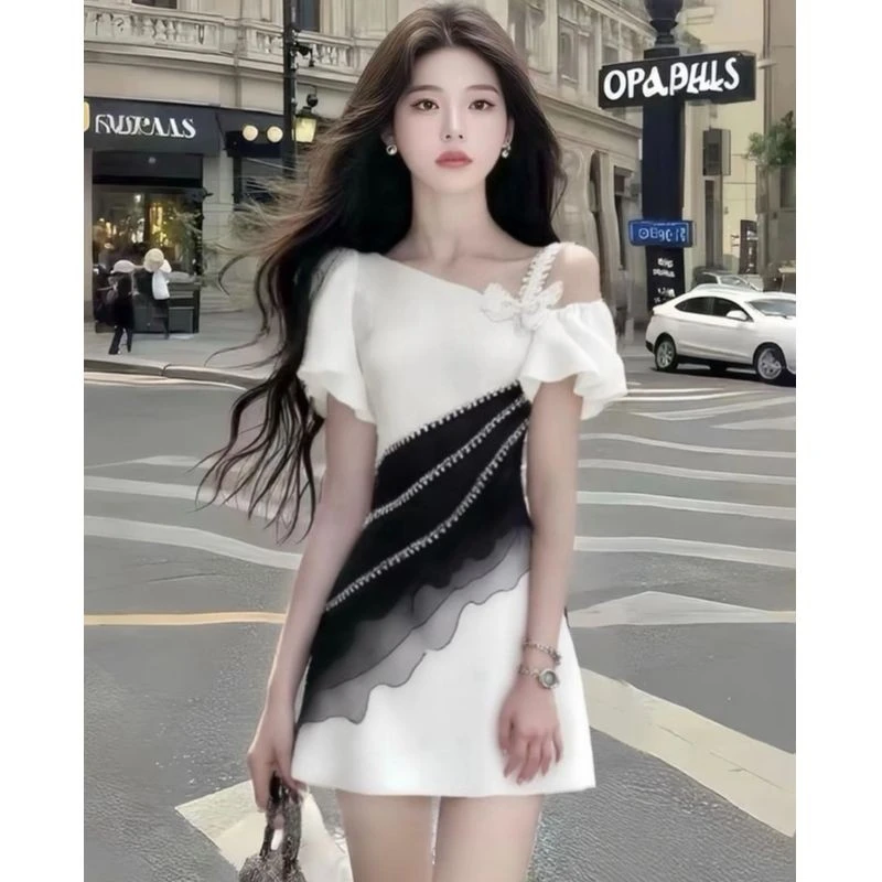 新款时尚温柔知性风别致设计感斜领收腰洋装显瘦减龄氛围感女装