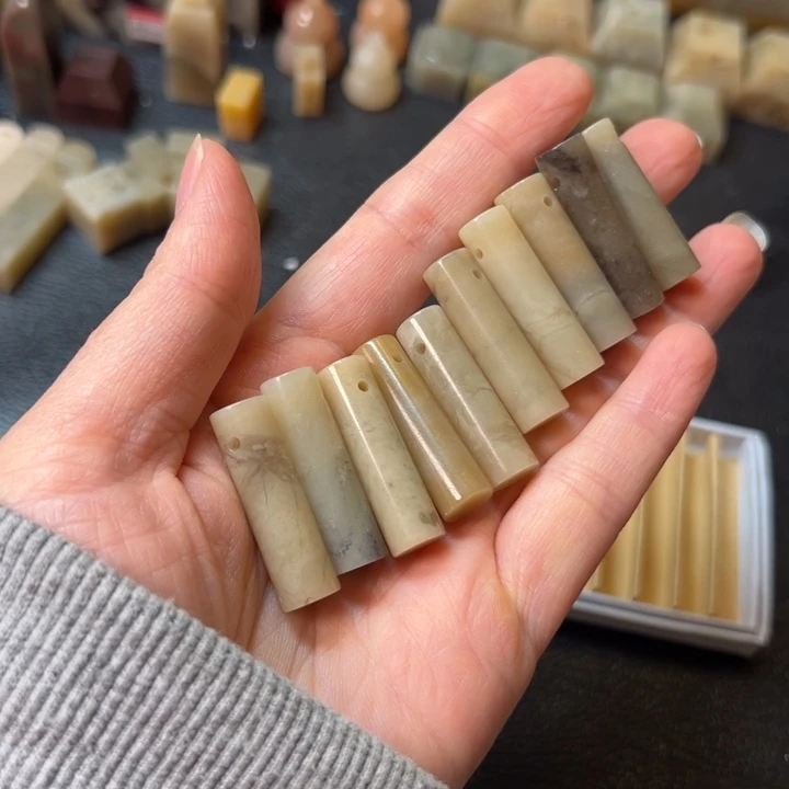 印石伊犁石10个圆章直径0.8，高3