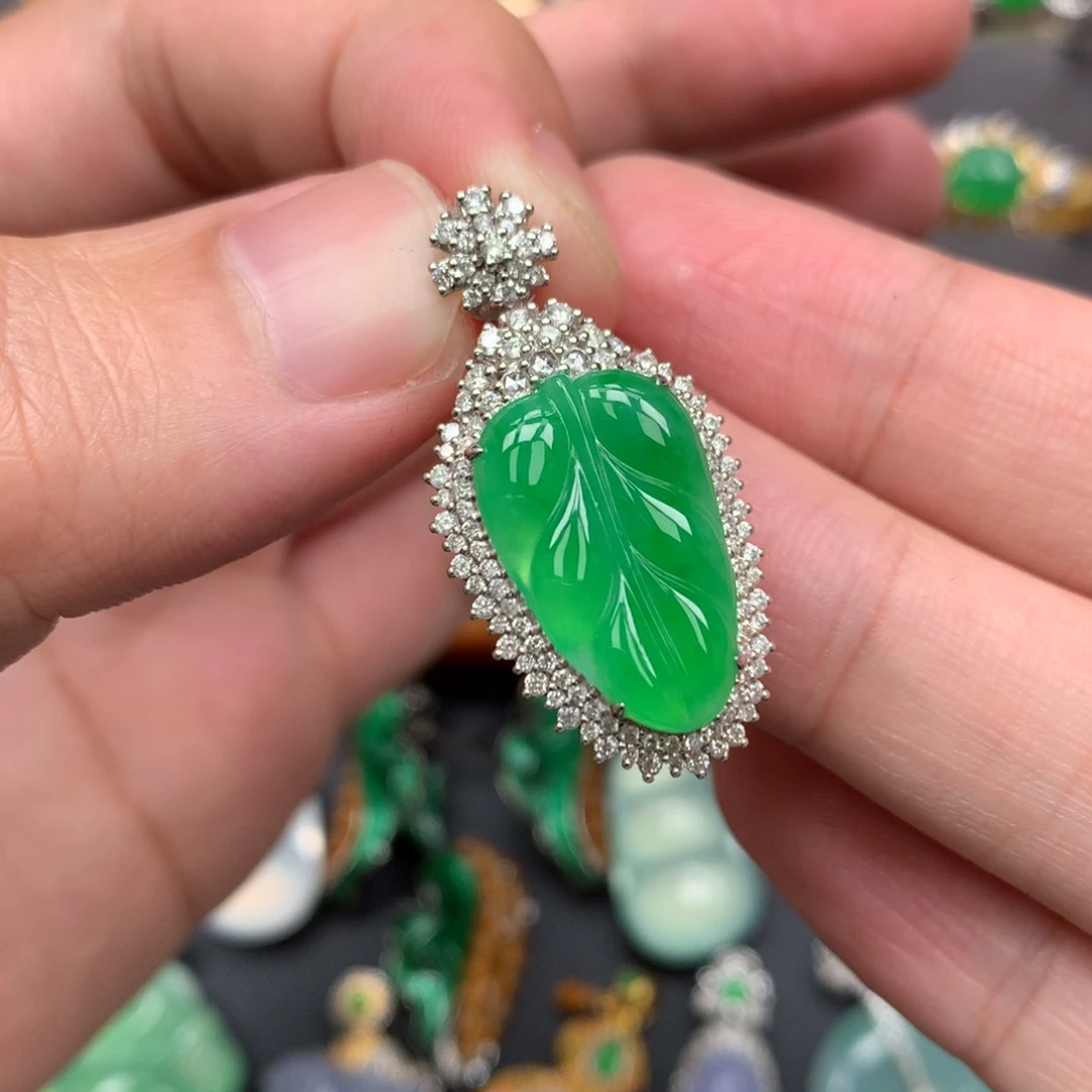 翡翠18K金镶嵌颈饰