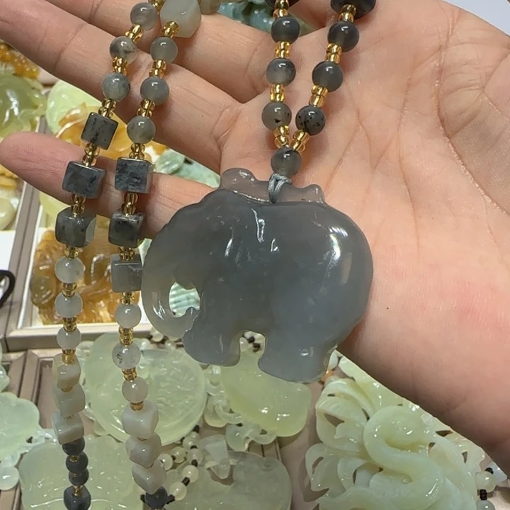 蛇纹石玉吊坠未镶嵌