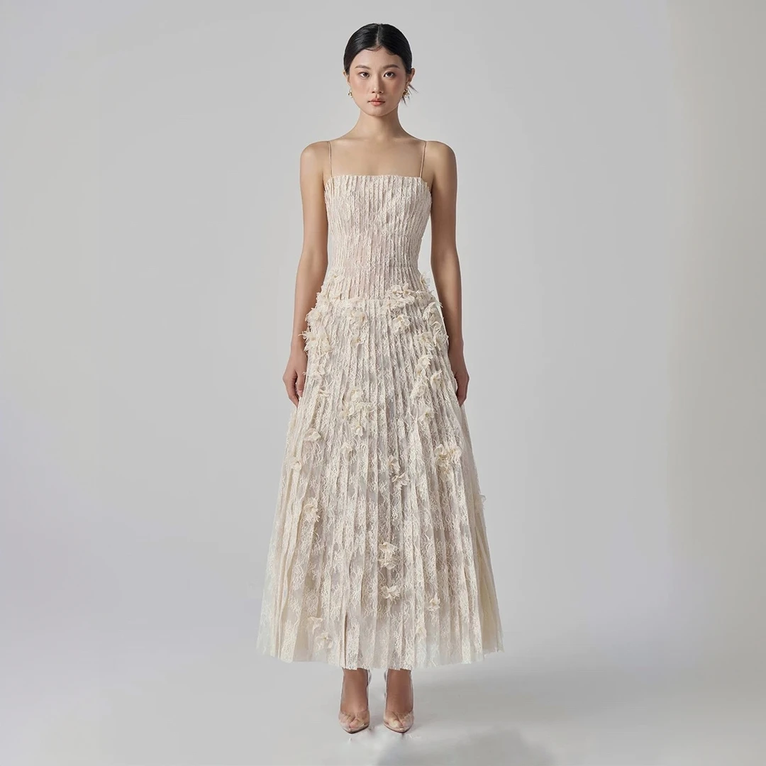 越南小众千金风重工百褶蕾丝立体刺绣花朵侧微透收腰吊带连衣裙女