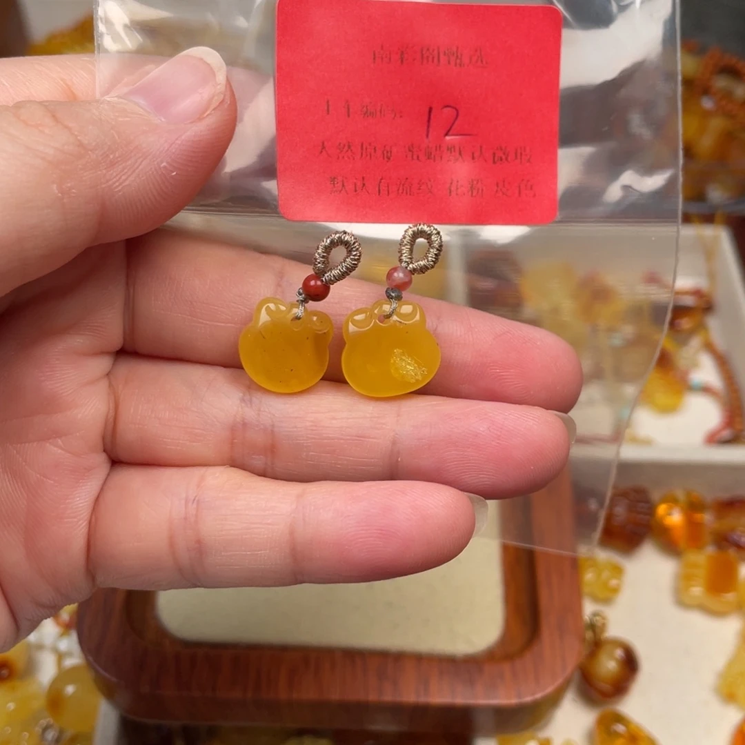 琥珀未镶嵌裸石12，微瑕