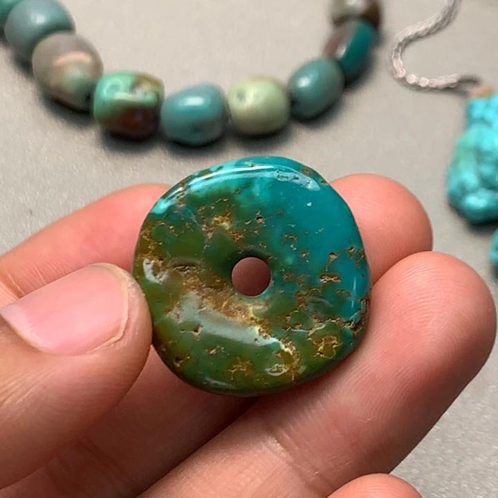 绿松石未镶嵌颈饰