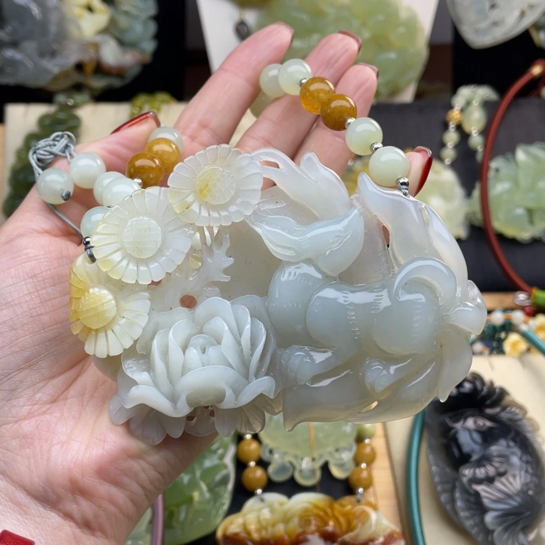 蛇纹石玉颈饰未镶嵌