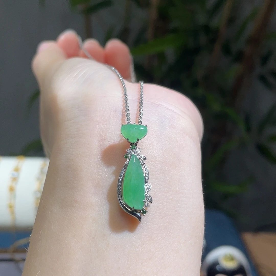 翡翠18K金镶嵌吊坠(不含链)甜绿随形