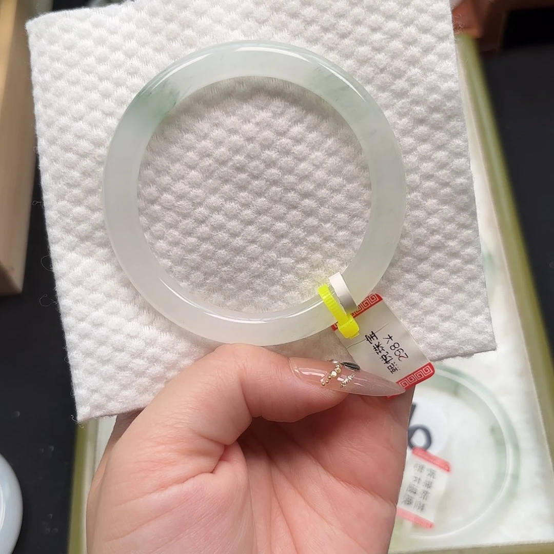 L***K石英质玉手镯未镶嵌65