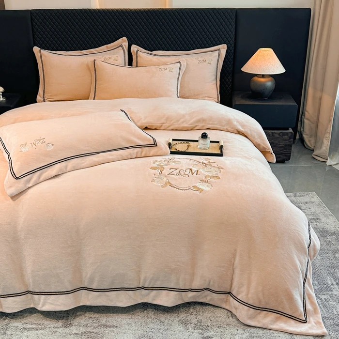 加厚8-9斤刺绣宽边牛奶绒四件套轻奢  秋冬双面加绒被套高端