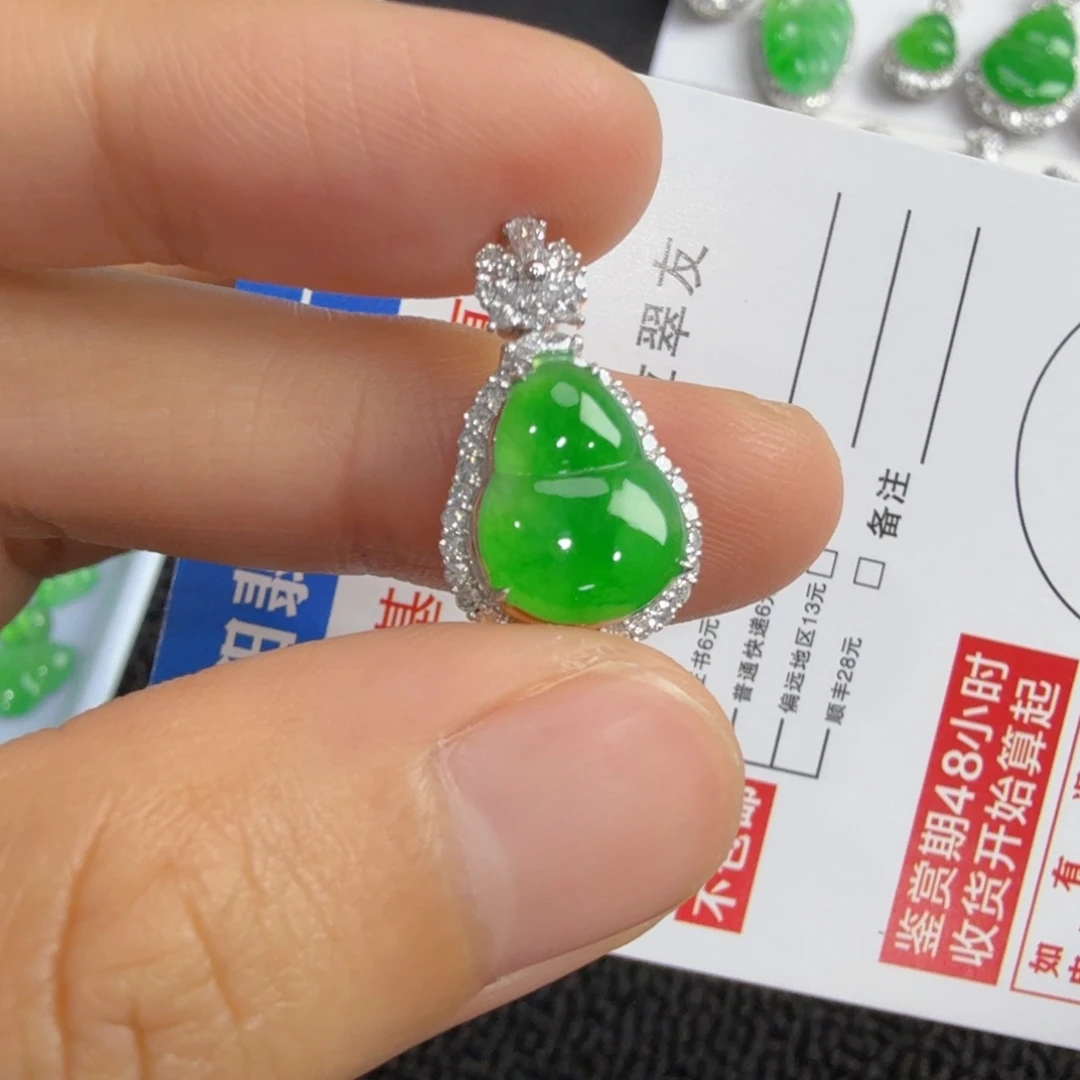 吊坠(不含链)18K金镶嵌翡翠葫芦