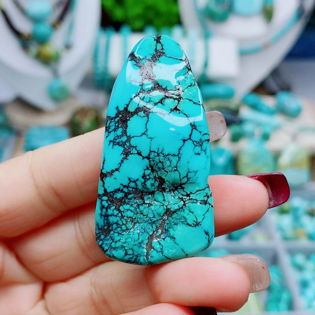 绿松石未镶嵌颈饰