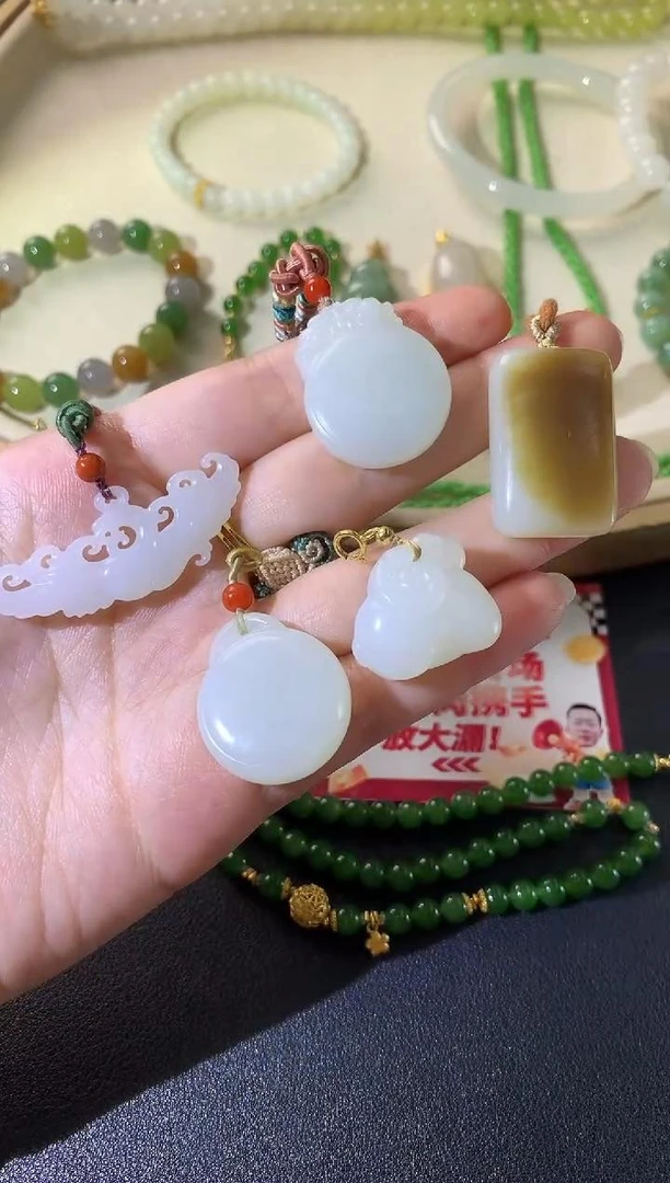 【彩虹盘】和田玉吊坠-多样性发其一-SS10-BHT3