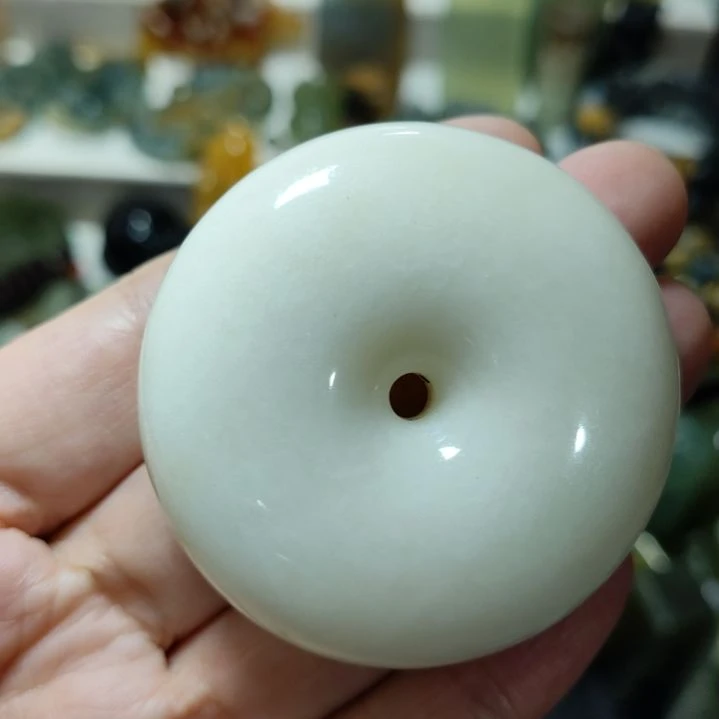 岫玉未镶嵌微瑕平安扣