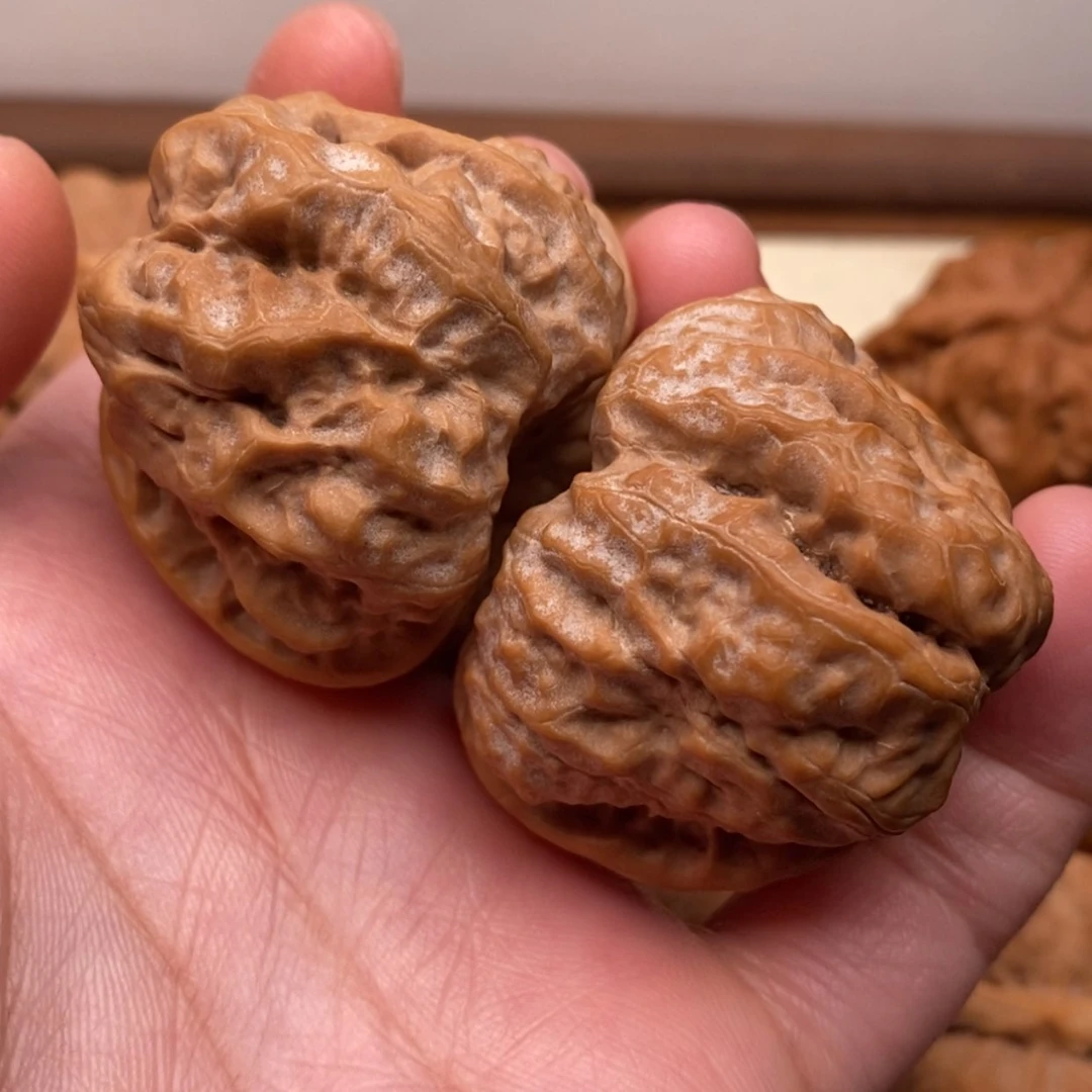 【闪购商品】把件文玩核桃边41左右