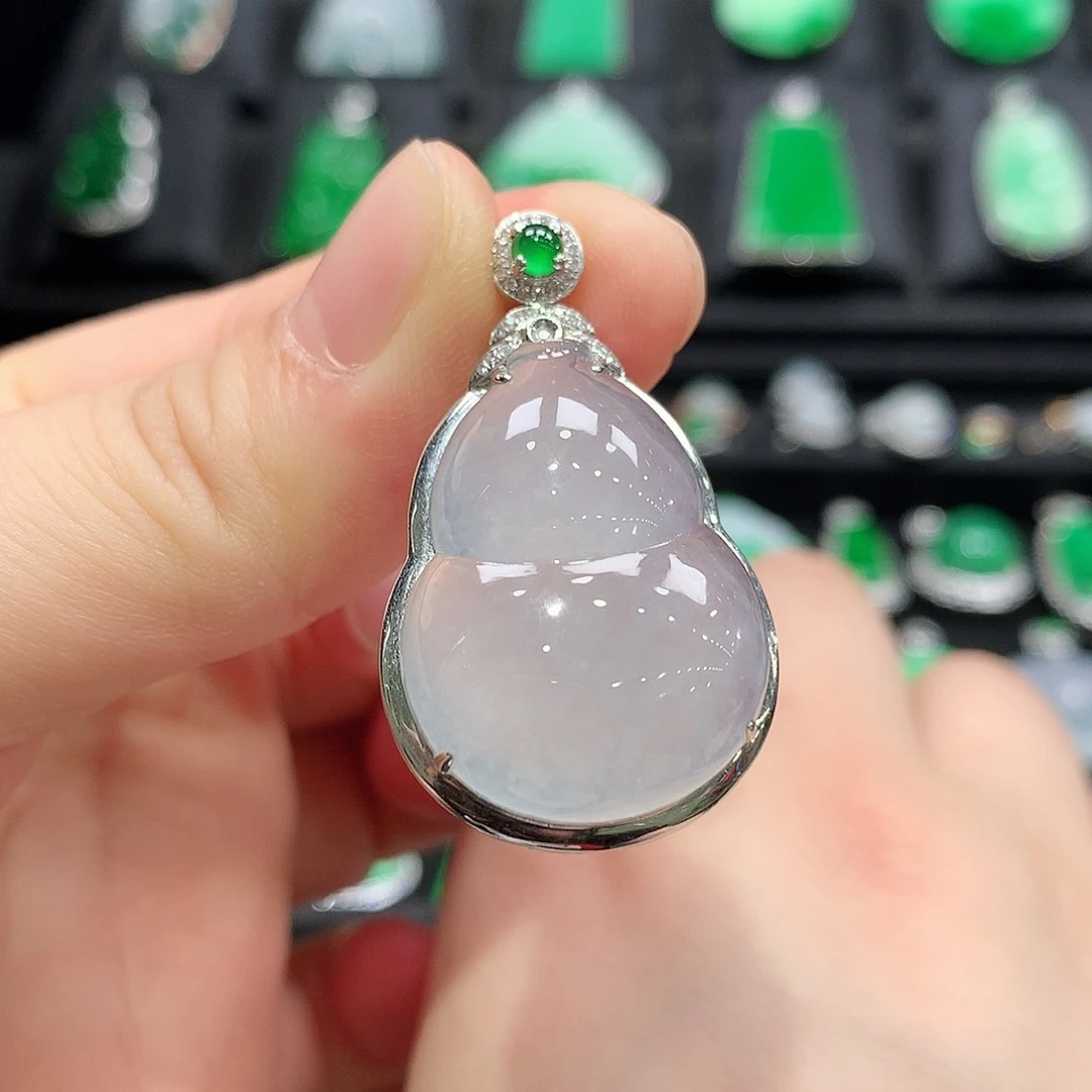 翡翠18K金镶嵌颈饰葫芦