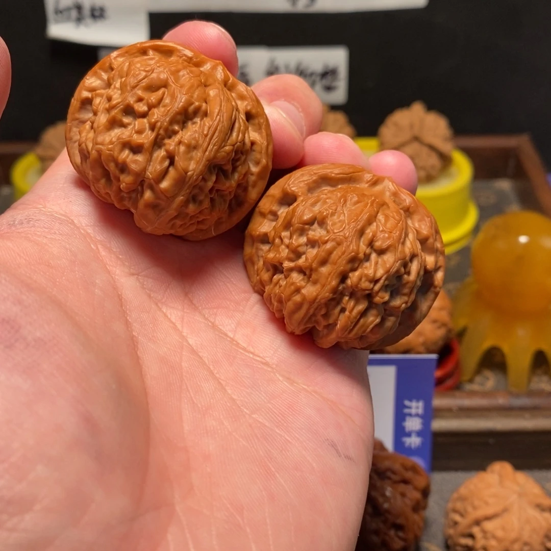 文玩核桃吊坠金麒麟42尺52