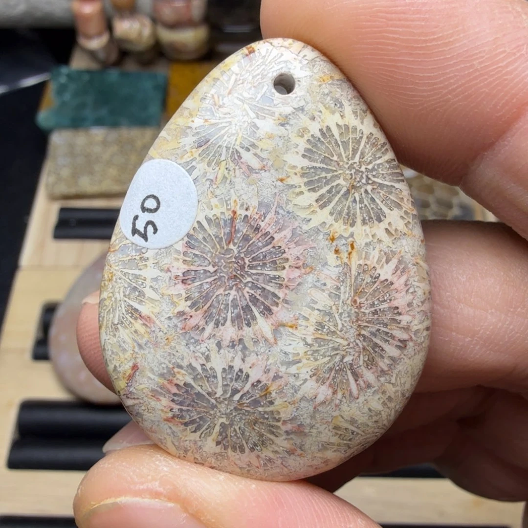 石英质玉未镶嵌纯天然色有机玉石保真色