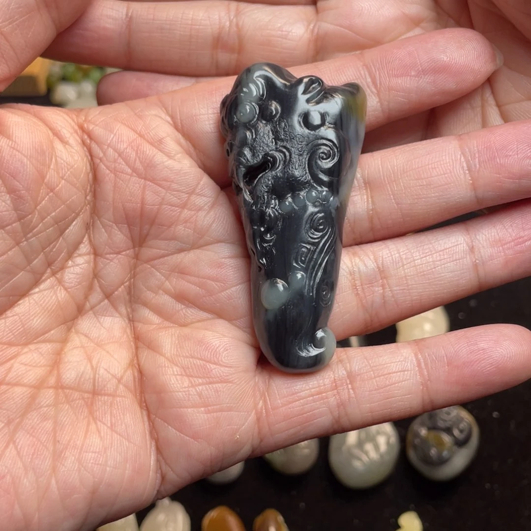 和田玉颈饰未镶嵌汪*队