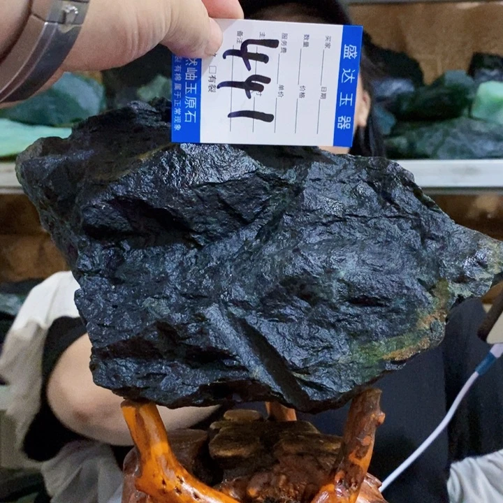 蛇纹石玉未镶嵌原石