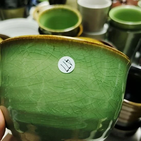 浮***寸瓷片五厂，七厂各种摆件，瓷片、均有瑕疵。！