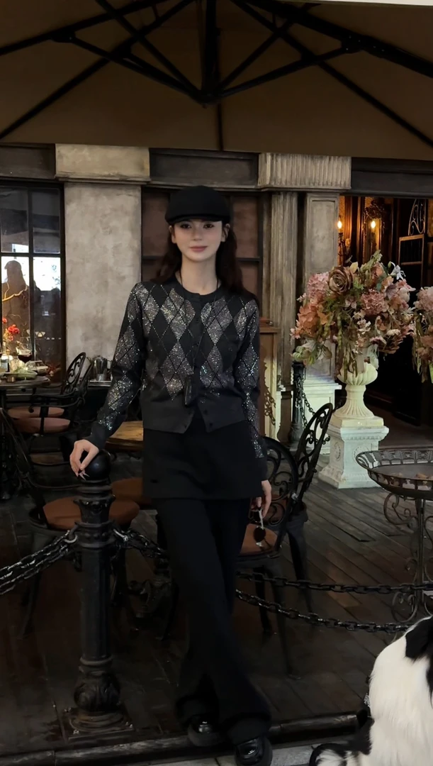 小法【加州剧场】休闲秋冬时尚针织羊毛菱形烫钻开衫110200GT