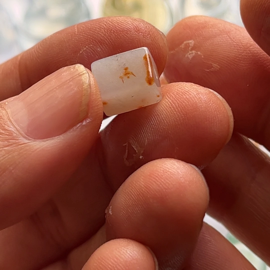 翡翠未镶嵌颈饰桶珠