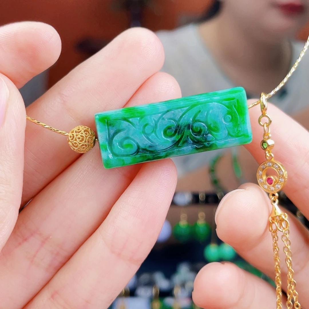 翡翠未镶嵌颈饰饰品