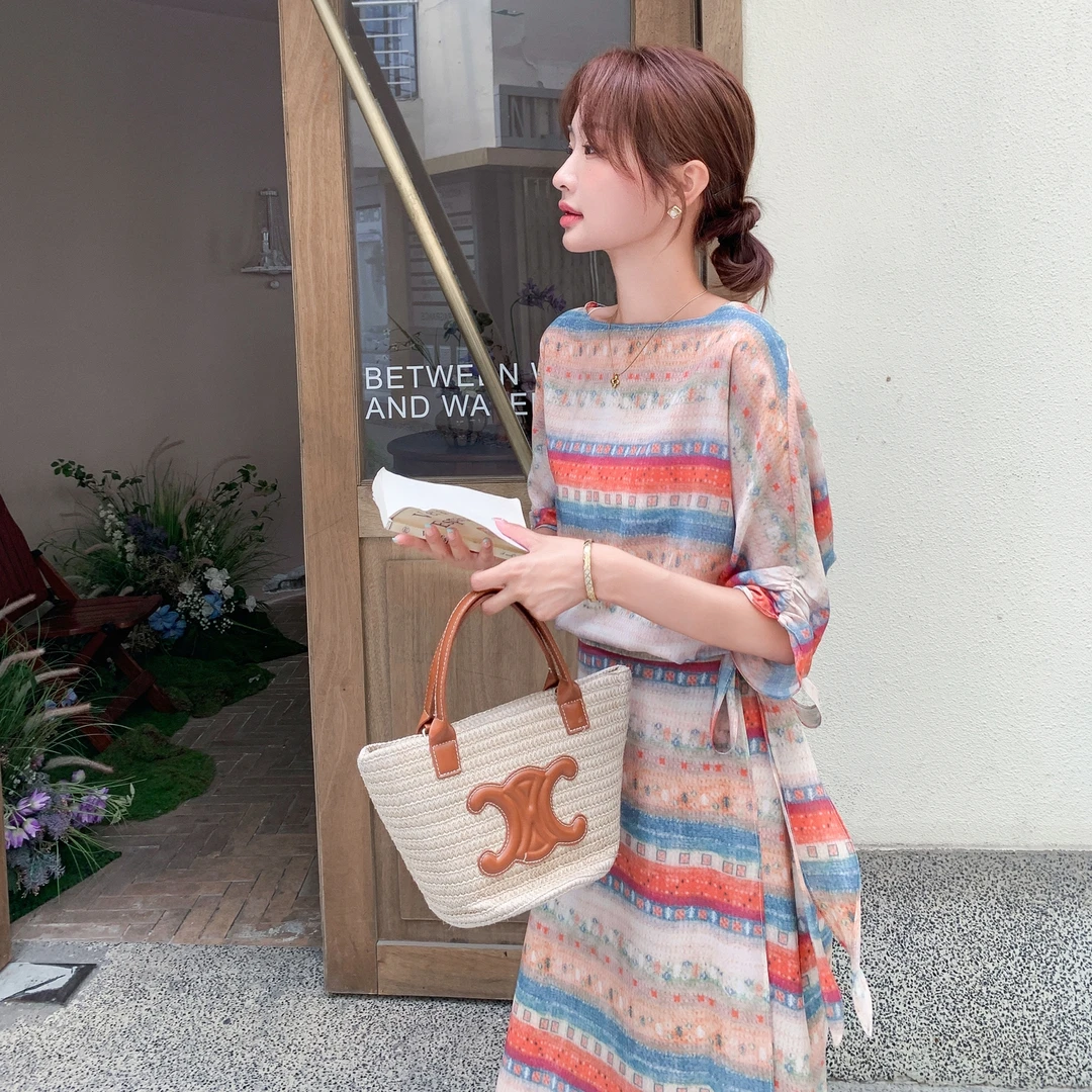 法式气质印花连衣裙女洋气夏季新款显瘦时尚复古减龄条纹长裙子