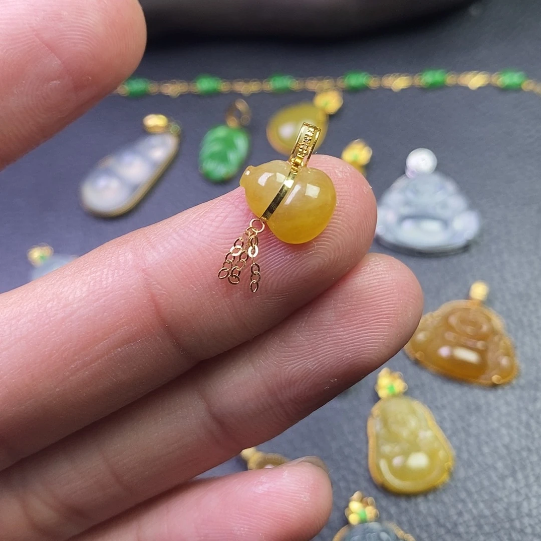 颈饰18K金镶嵌翡翠