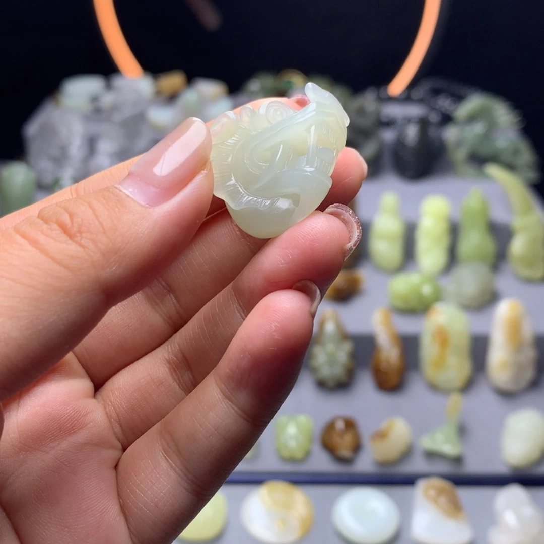 和田玉未镶嵌挂件