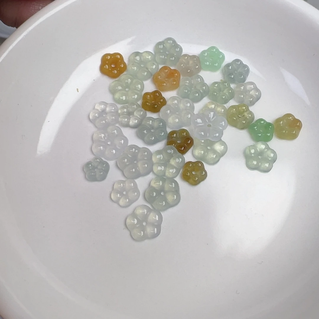 翡翠散珠五瓣花一朵