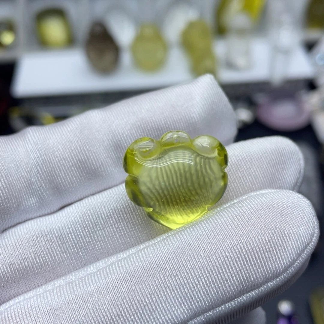 颈饰黄晶未镶嵌吊坠