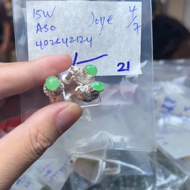 J***e定制翡翠未镶嵌戒指