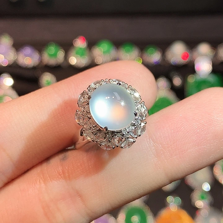 翡翠18K金镶嵌戒指玻璃种极光白蛋面戒指