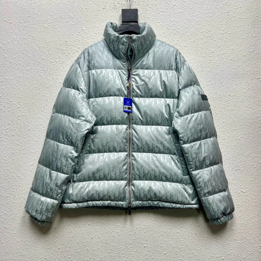 全新未使用 DIOR/迪奥 OBLICQUE暗纹满印LOGO羽绒服 52码 YH16592