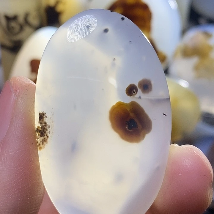 未镶嵌颈饰玛瑙/玉髓山**刘