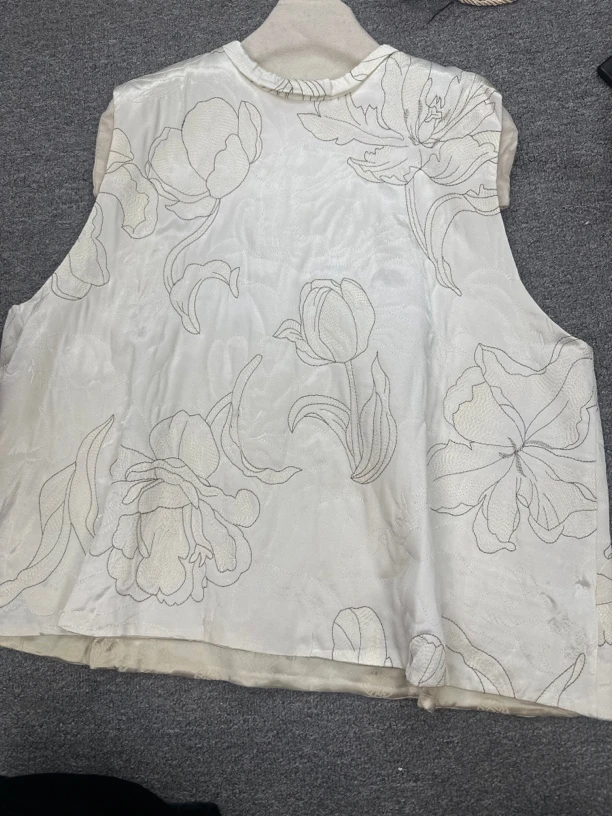 南油朱朱 白色马甲046