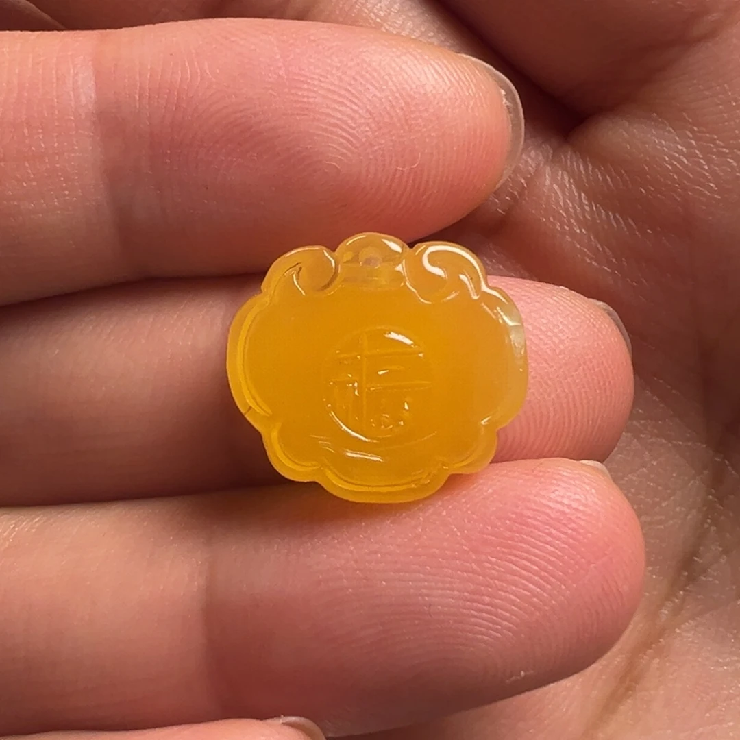 蜜蜡颈饰未镶嵌平安如意锁