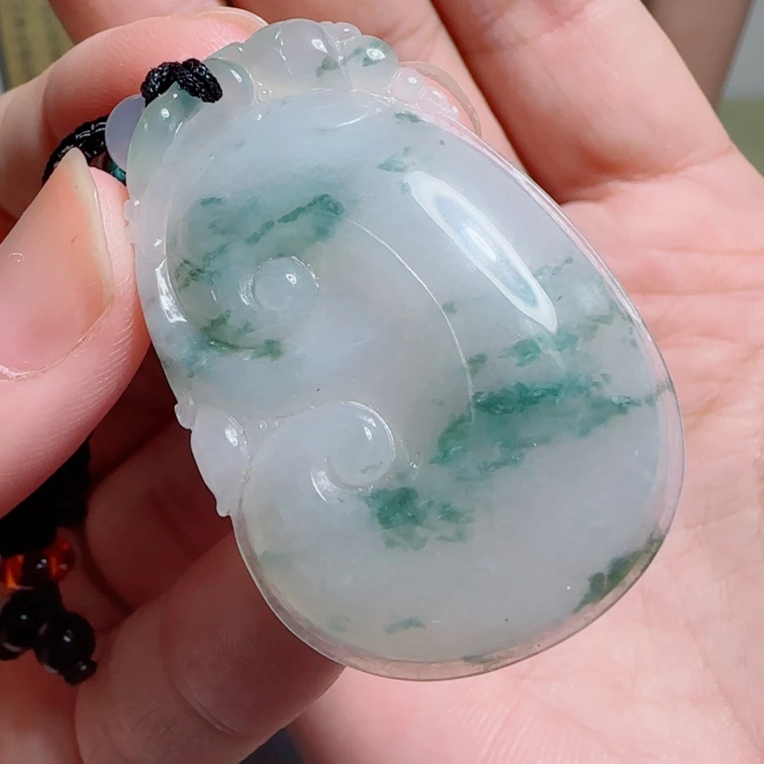 翡翠未镶嵌颈饰如意