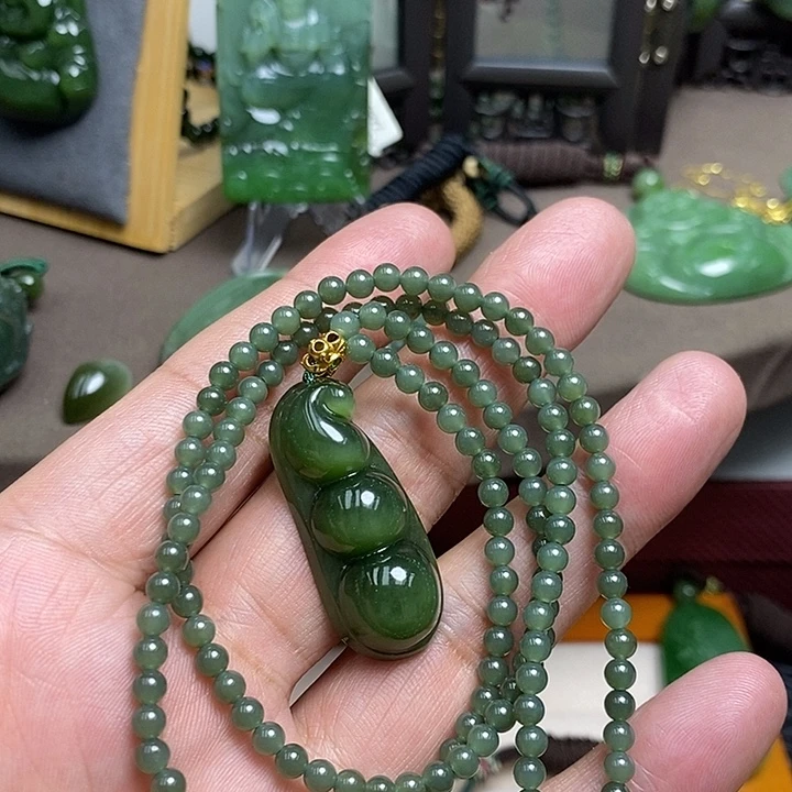 颈饰未镶嵌和田玉（碧玉）