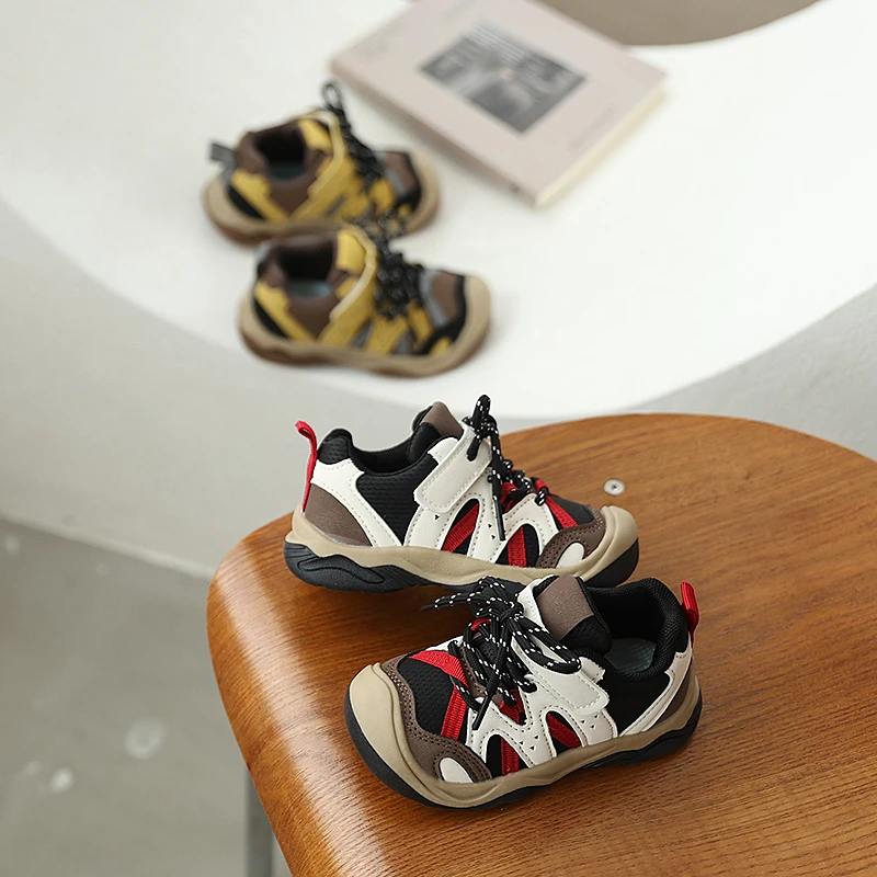 儿童户外皮面鞋2025秋季1-6岁童鞋时尚拼接透气男女童包头运动鞋