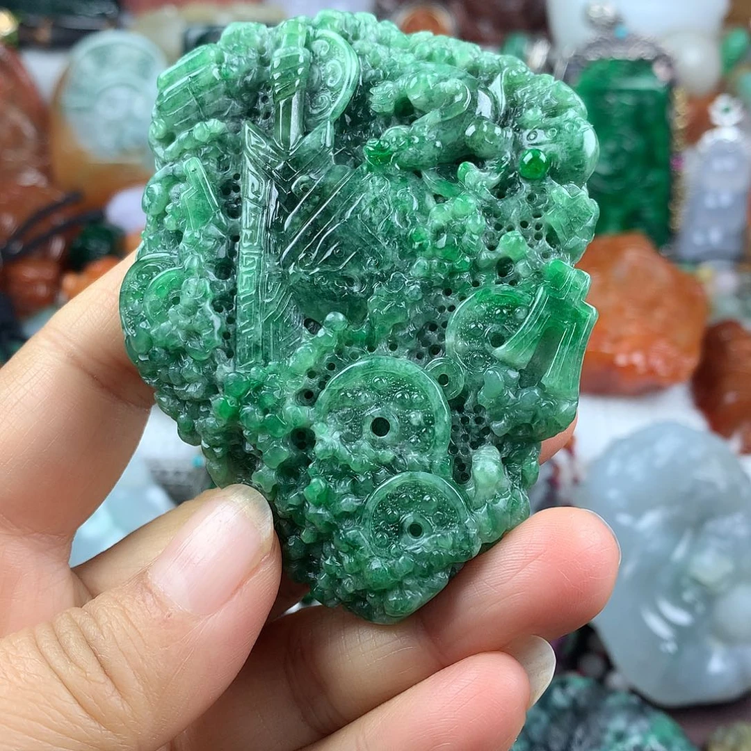 翡翠未镶嵌颈饰挂件