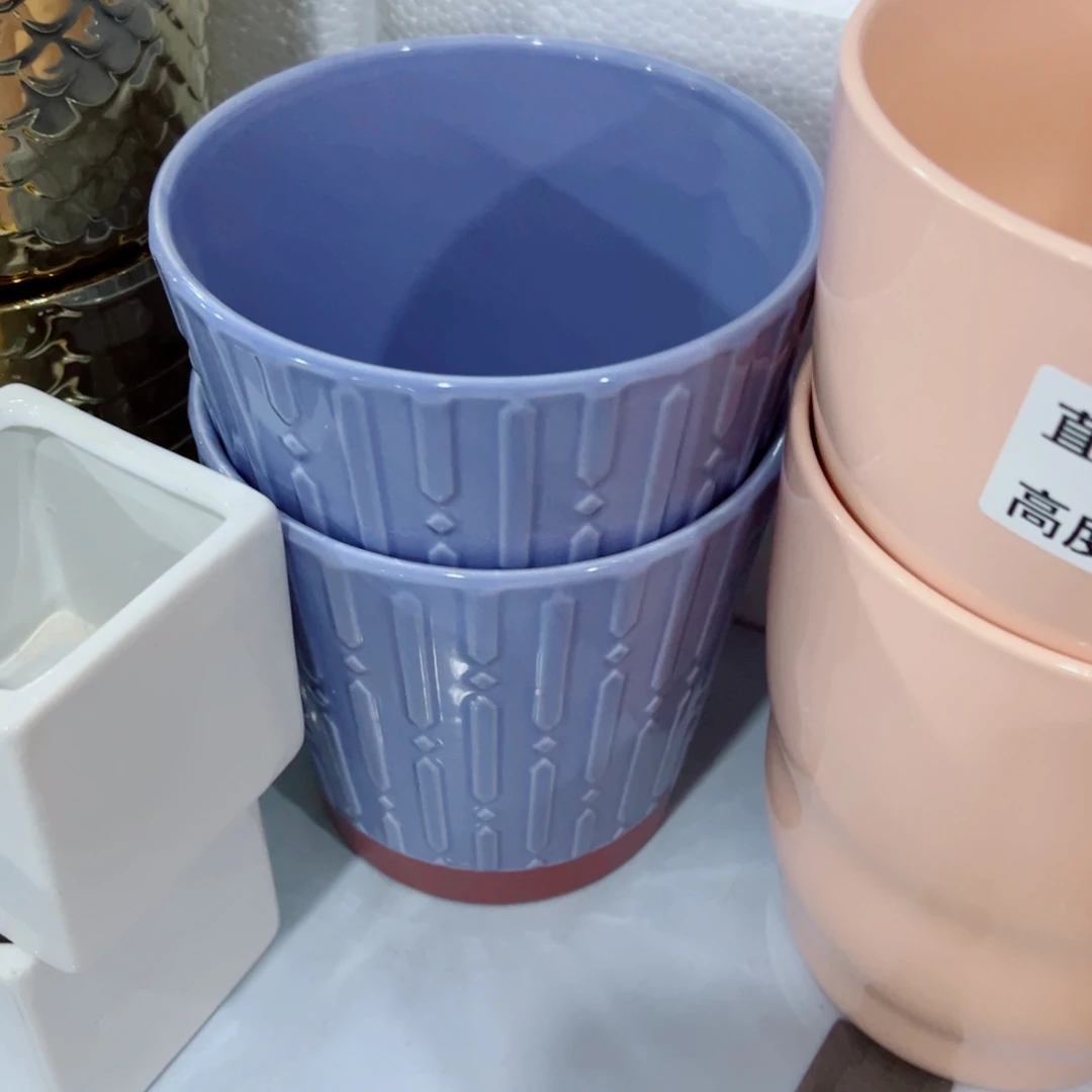 有孔，陶瓷花盆满10米包邮发货。